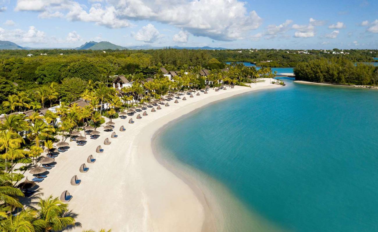 Shangri-La Mauritius Resort Plajı'in fotoğrafı i̇nce beyaz kum yüzey ile