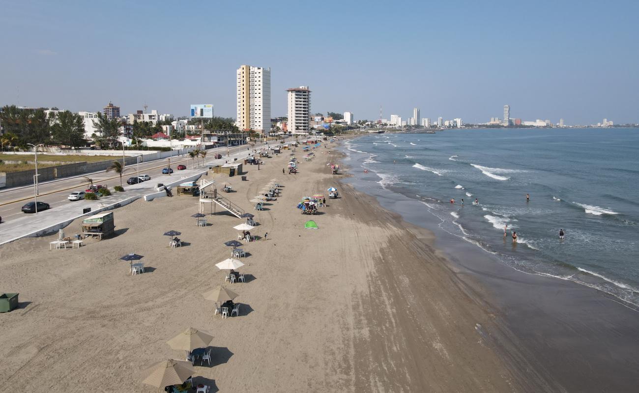 Playa Boca Del Rio'in fotoğrafı açık bej kum yüzey ile