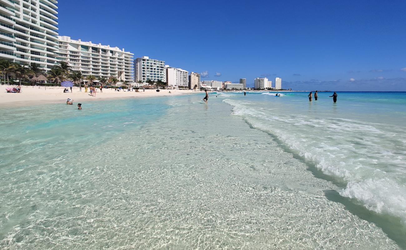 Chacmool Plajı'in fotoğrafı parlak ince kum yüzey ile