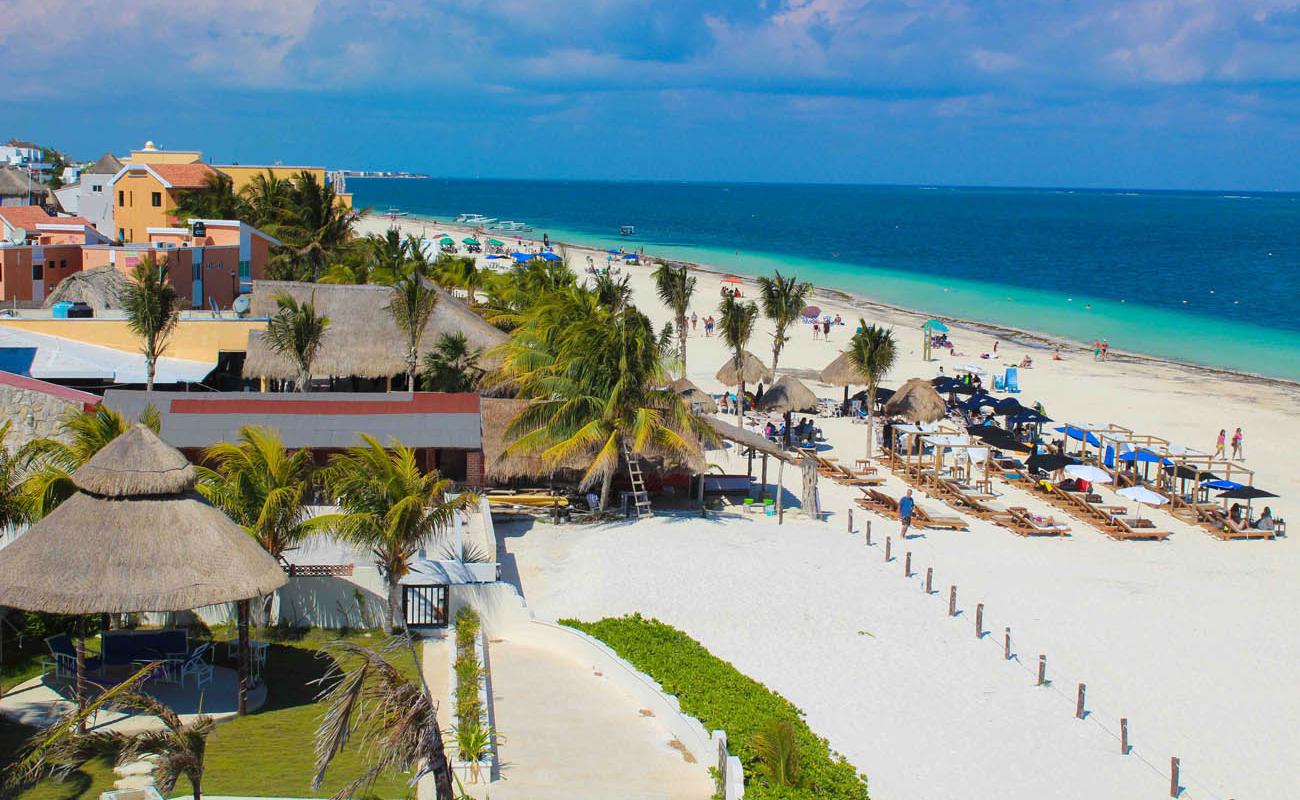 Playa Puerto Morelos'in fotoğrafı i̇nce bej kum yüzey ile