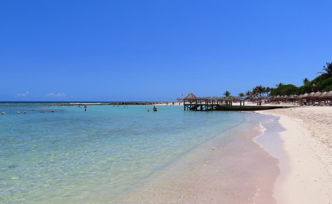 Playa Aventuras'in fotoğrafı açık bej kum yüzey ile