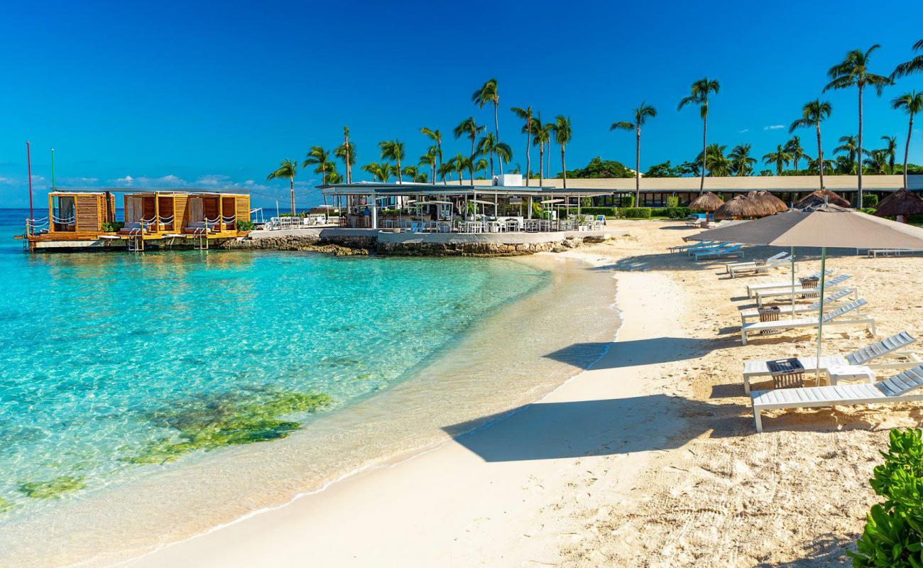 Playa Uvas II'in fotoğrafı parlak ince kum yüzey ile