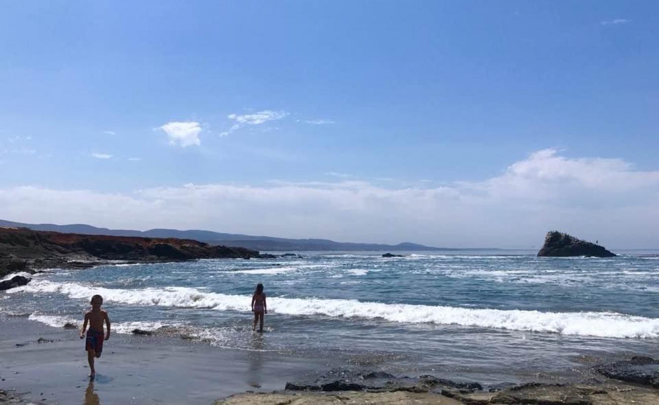 Playa Ejido Erendira'in fotoğrafı taşlı kum yüzey ile