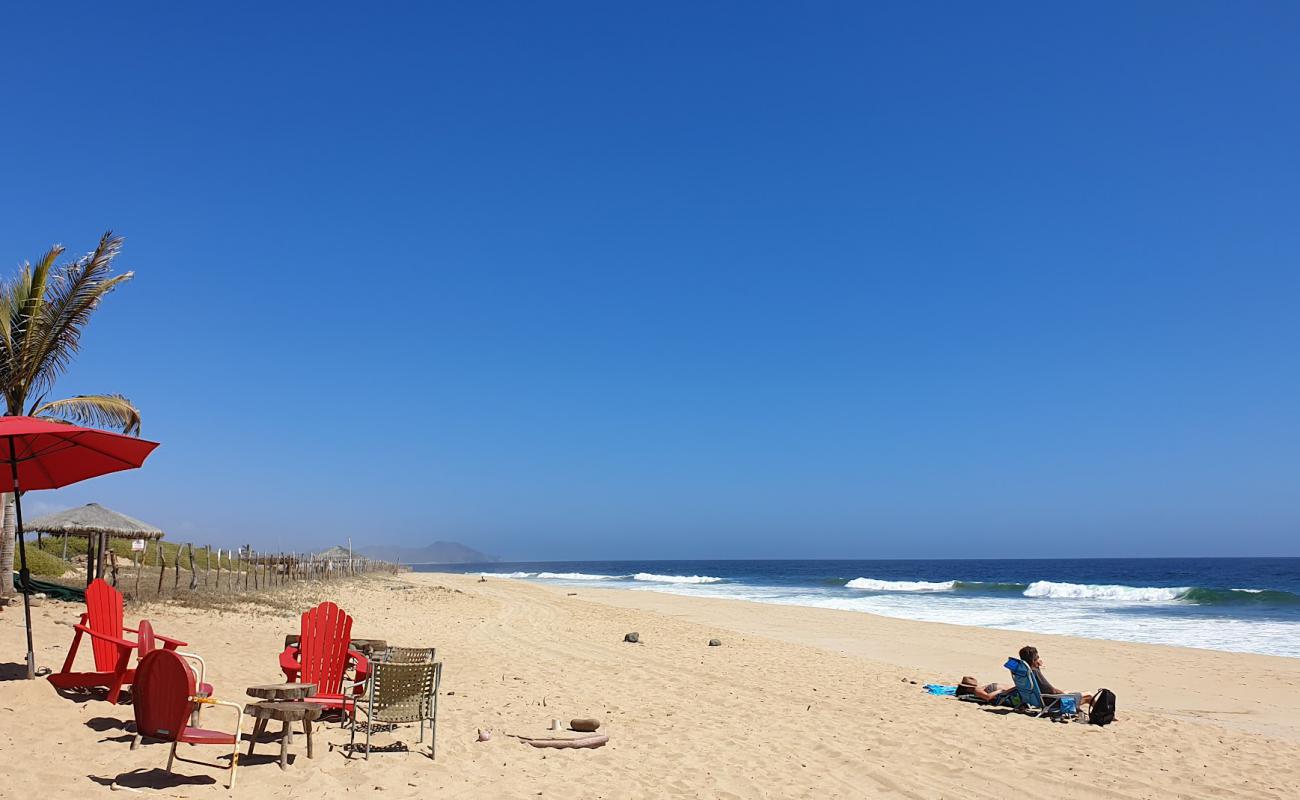 Playa la Pastora'in fotoğrafı i̇nce kahverengi kum yüzey ile