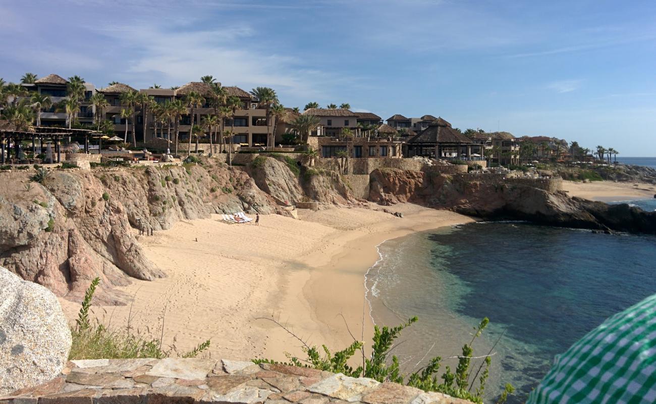 Playa Cabo Bello III'in fotoğrafı açık bej kum yüzey ile