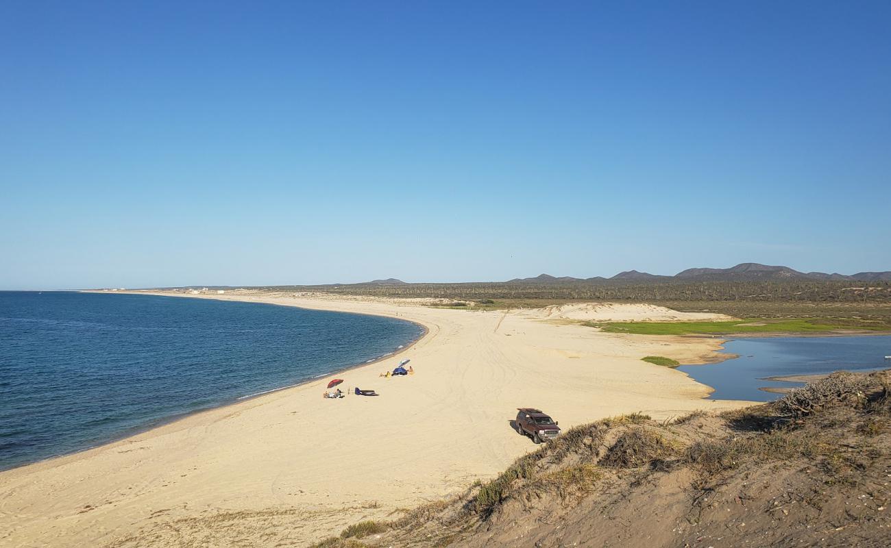 Playa La Bufadora'in fotoğrafı açık bej kum yüzey ile