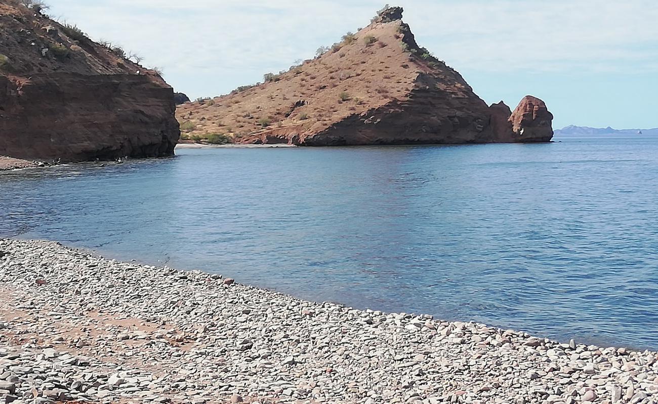 Playa San Cosme'in fotoğrafı gri çakıl taşı yüzey ile