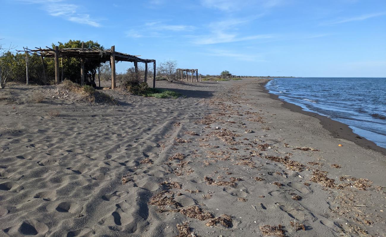 Playa Salinita'in fotoğrafı gri kum ve çakıllar yüzey ile