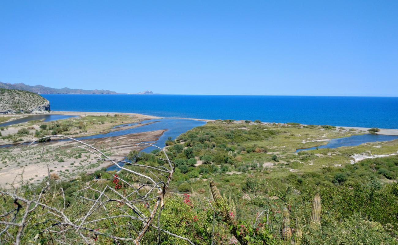 Playa San Juaniquito'in fotoğrafı çakıl ile kum yüzey ile