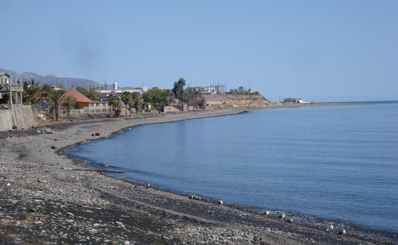 Playa Santa Rosalia'in fotoğrafı kara çakıl taş yüzey ile