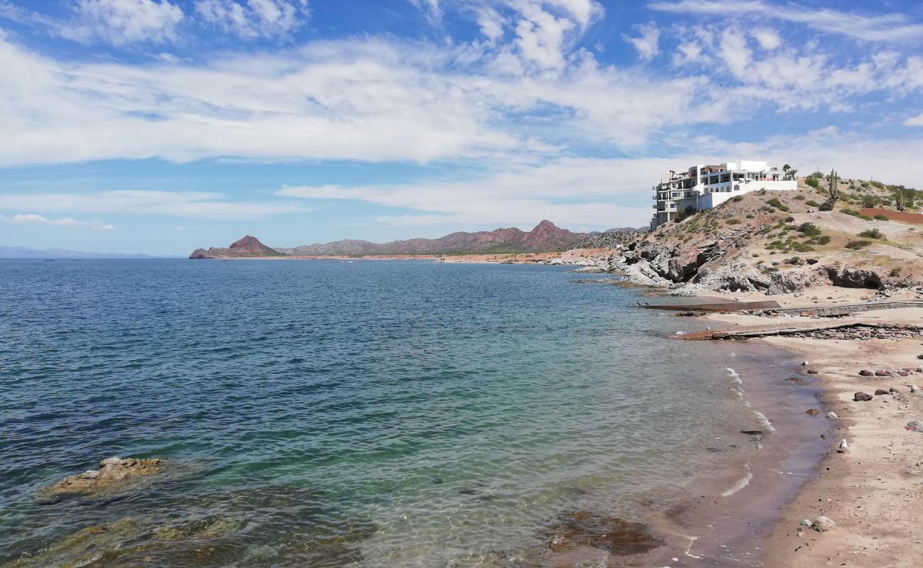 Bay Estela beach'in fotoğrafı gri kum yüzey ile