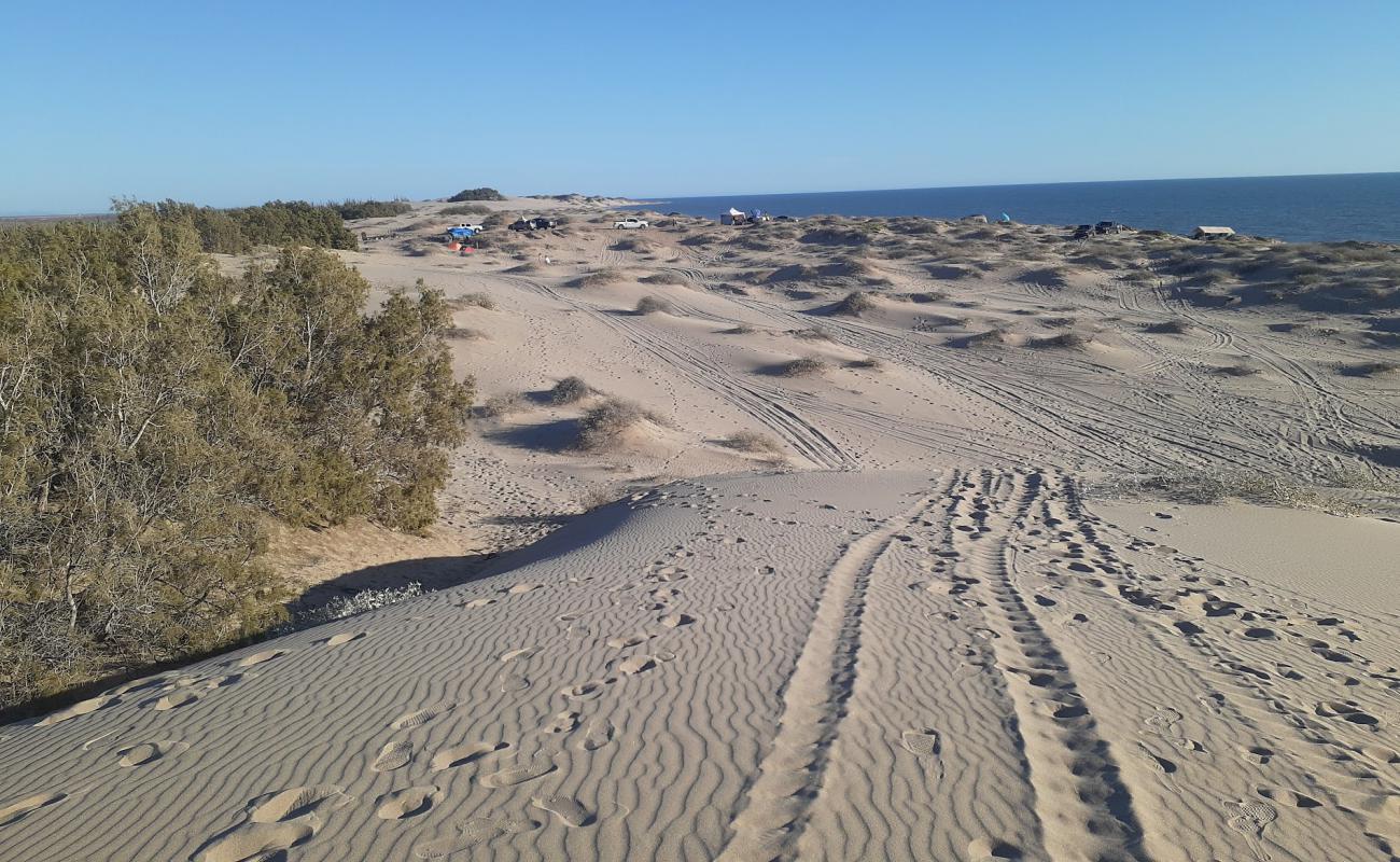 Sahuimaro beach'in fotoğrafı parlak kum yüzey ile