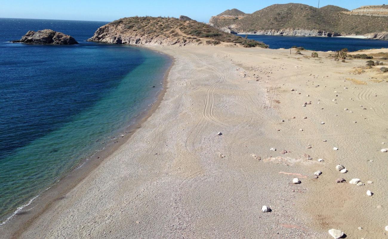 Piedras Pintas beach'in fotoğrafı küçük bej çakıl yüzey ile