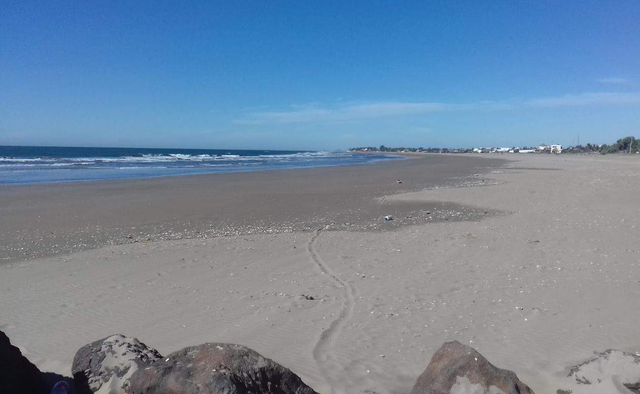 Las Glorias beach'in fotoğrafı açık bej kum yüzey ile