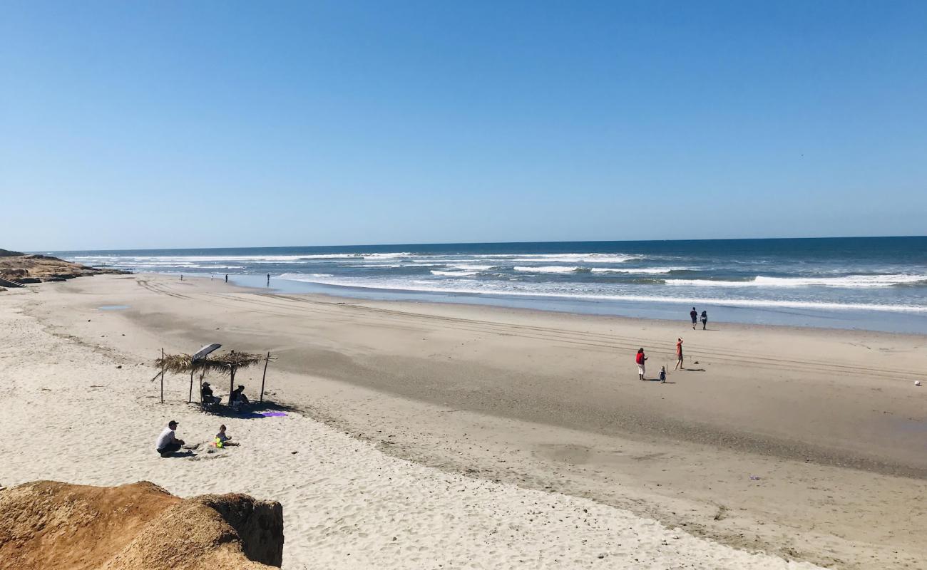 Celestino beach'in fotoğrafı gri kum yüzey ile