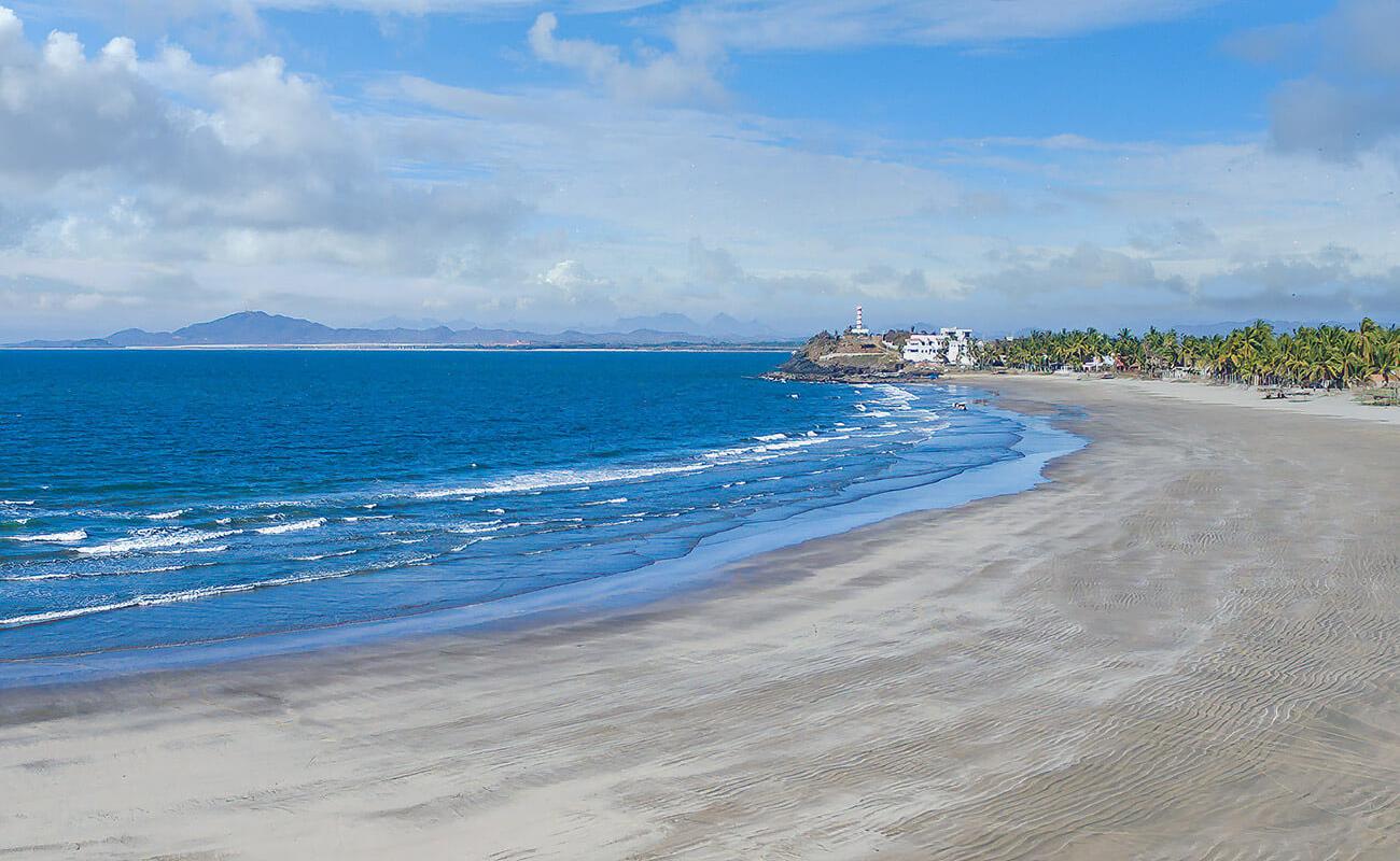 Bars of Piaxtla beach'in fotoğrafı açık bej kum yüzey ile