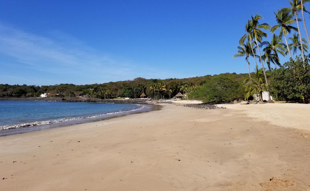 Chacalilla beach'in fotoğrafı bej kabuklu kum yüzey ile