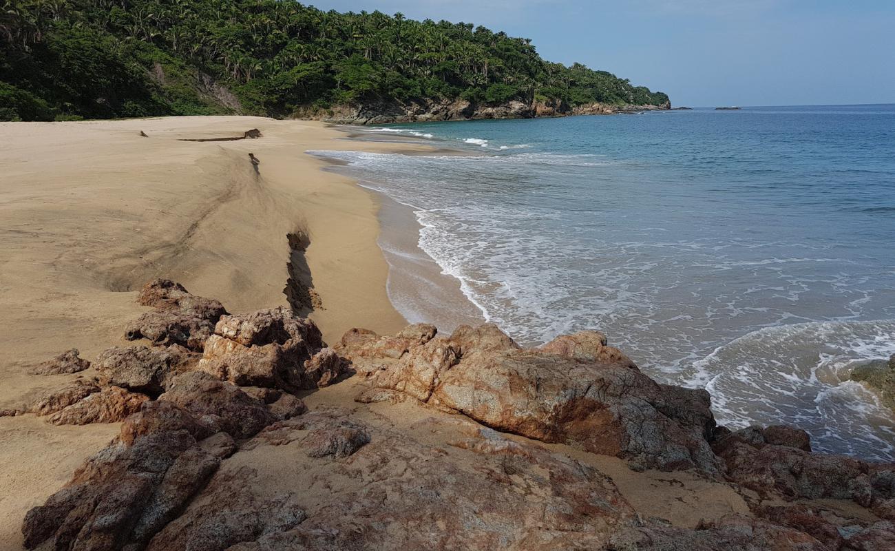 Barro beach'in fotoğrafı parlak ince kum yüzey ile