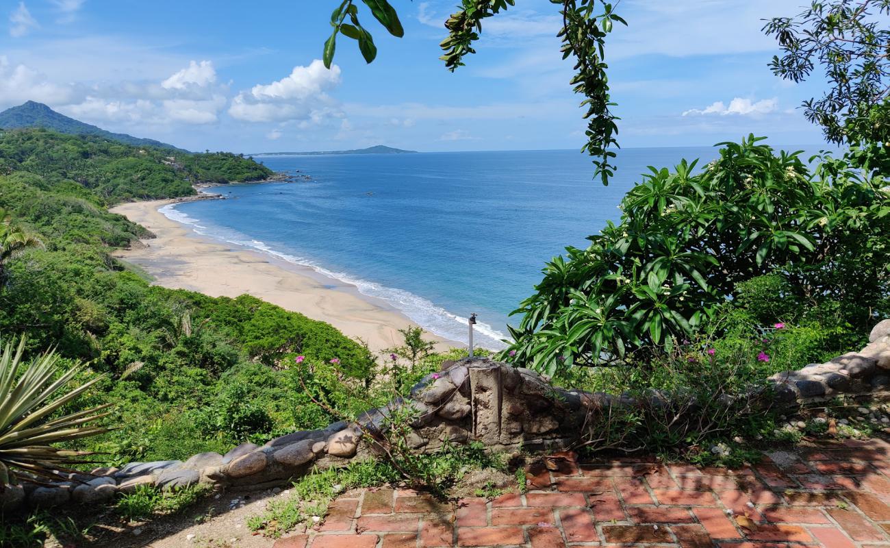Patzcuarito beach'in fotoğrafı gri kum yüzey ile