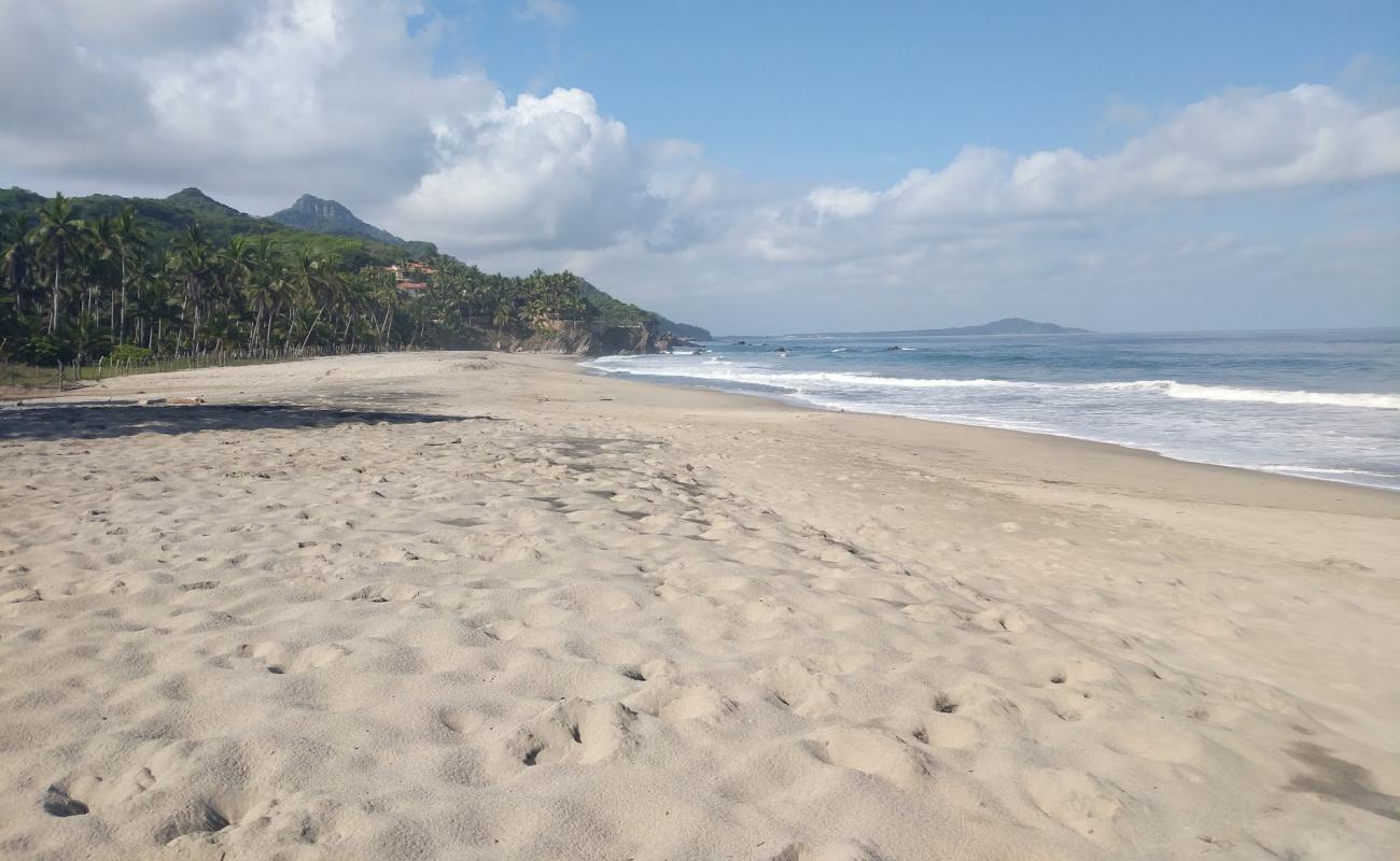 Patzcuaro Sur beach'in fotoğrafı gri kum yüzey ile