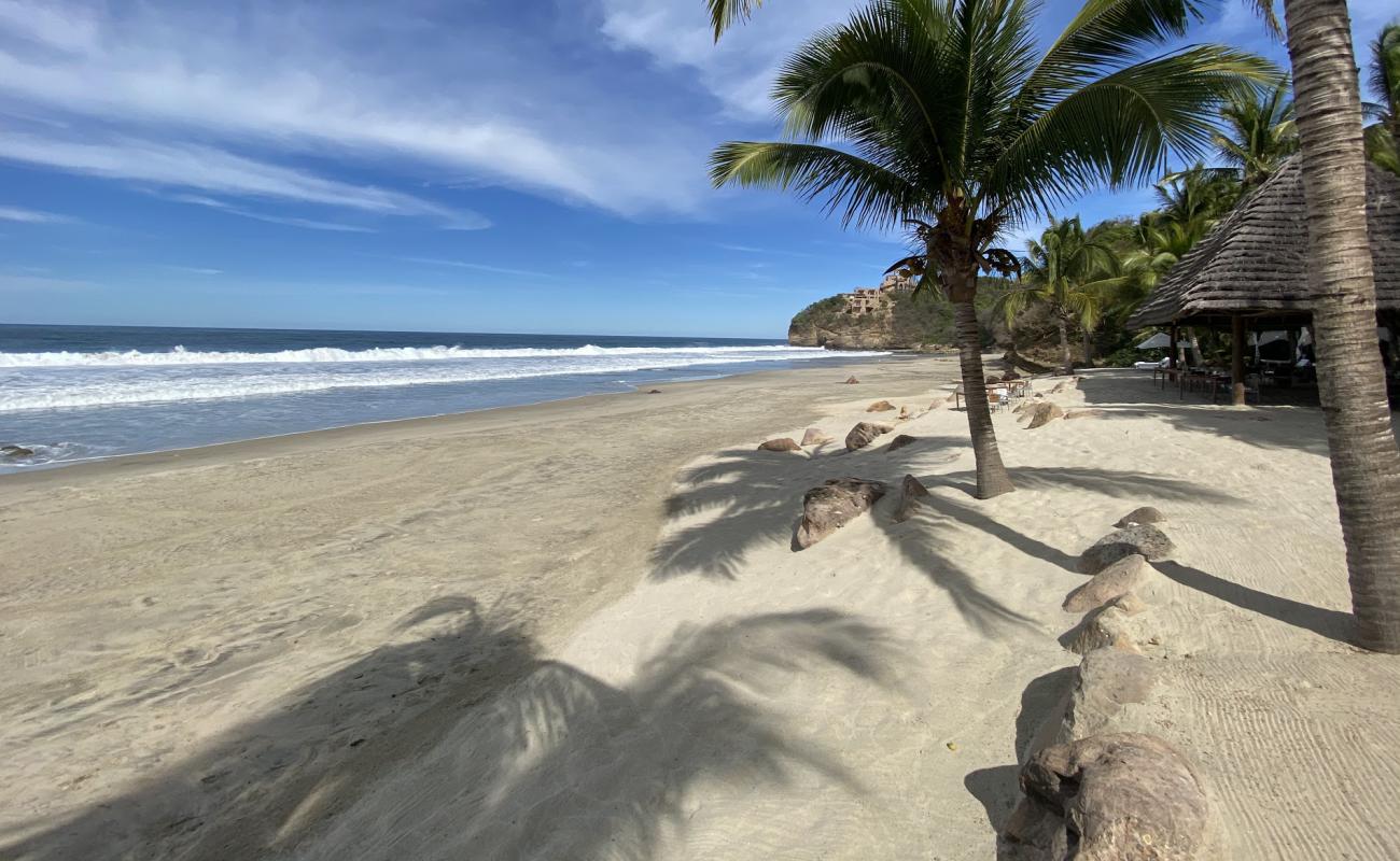 Litibu beach I'in fotoğrafı açık bej kum yüzey ile