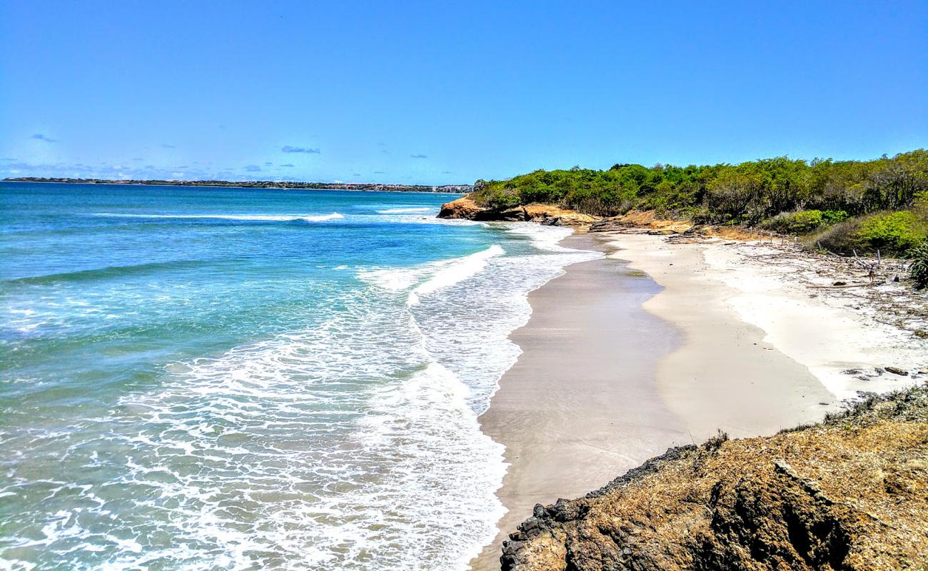 Lancha beach'in fotoğrafı açık bej kum yüzey ile
