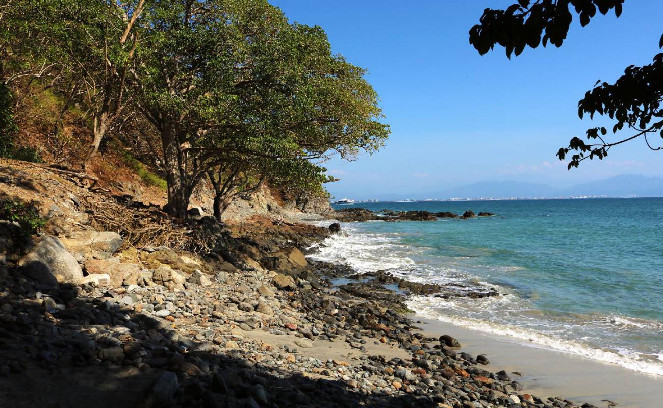 Einar beach'in fotoğrafı bej kum ve kayalar yüzey ile