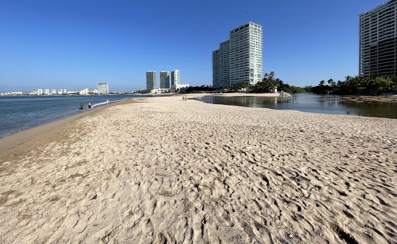 Holi beach'in fotoğrafı açık bej kum yüzey ile