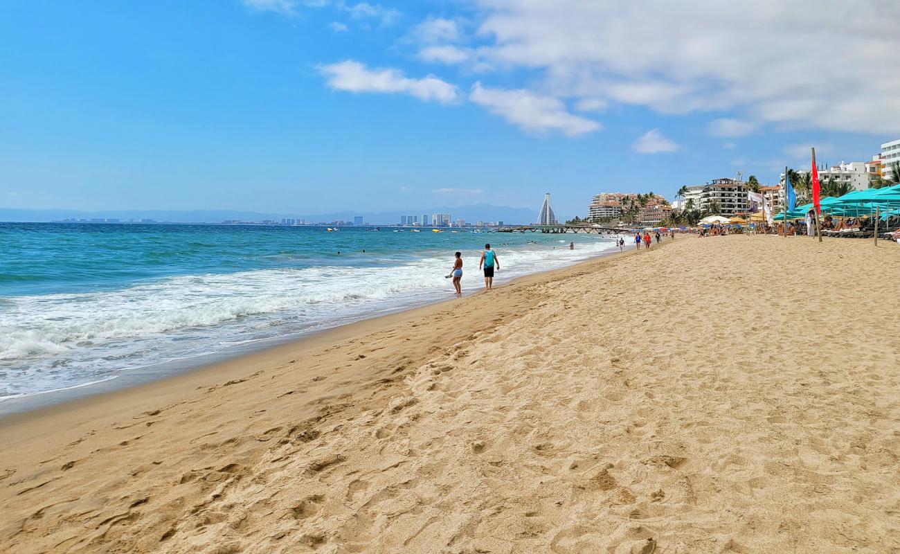Los Muertos beach'in fotoğrafı i̇nce bej kum yüzey ile