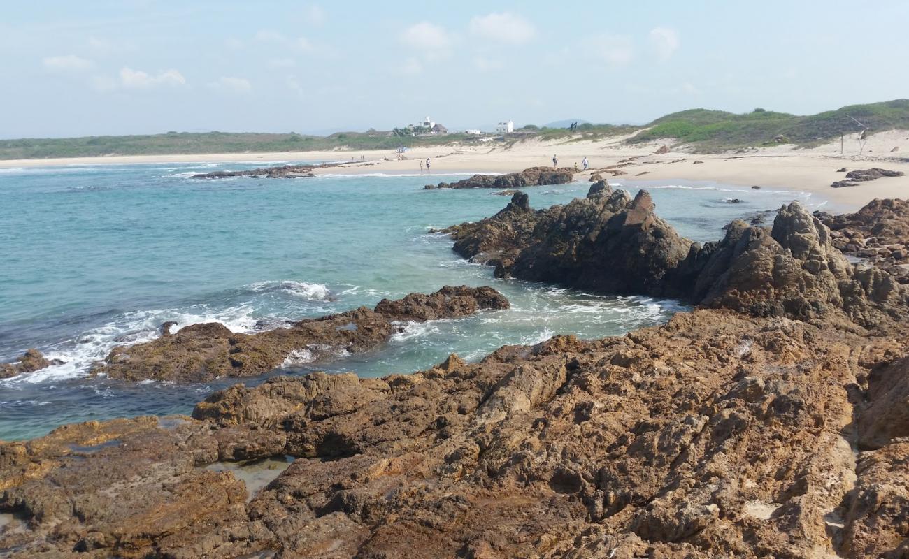 Chalacatepec beach'in fotoğrafı açık bej kum yüzey ile