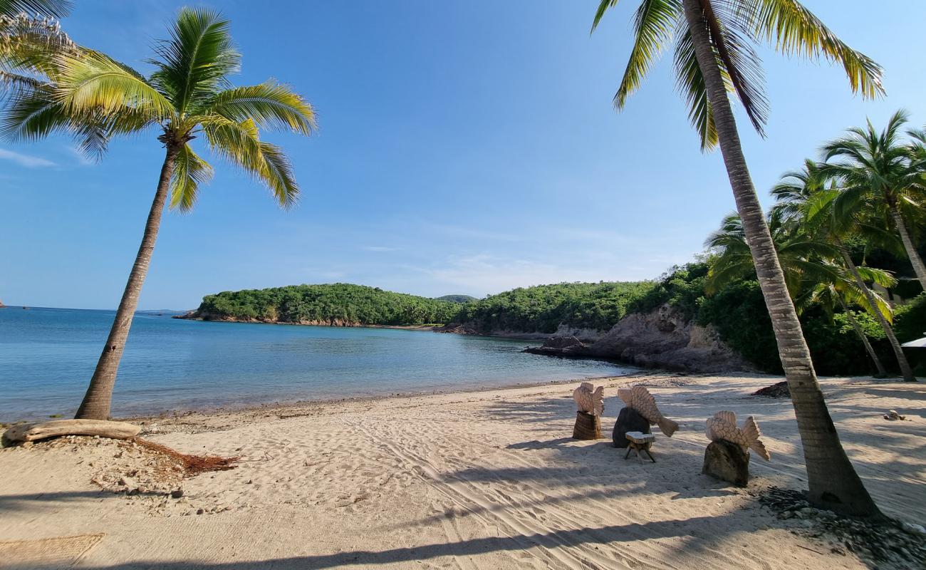 Paraiso beach'in fotoğrafı küçük bej çakıl yüzey ile