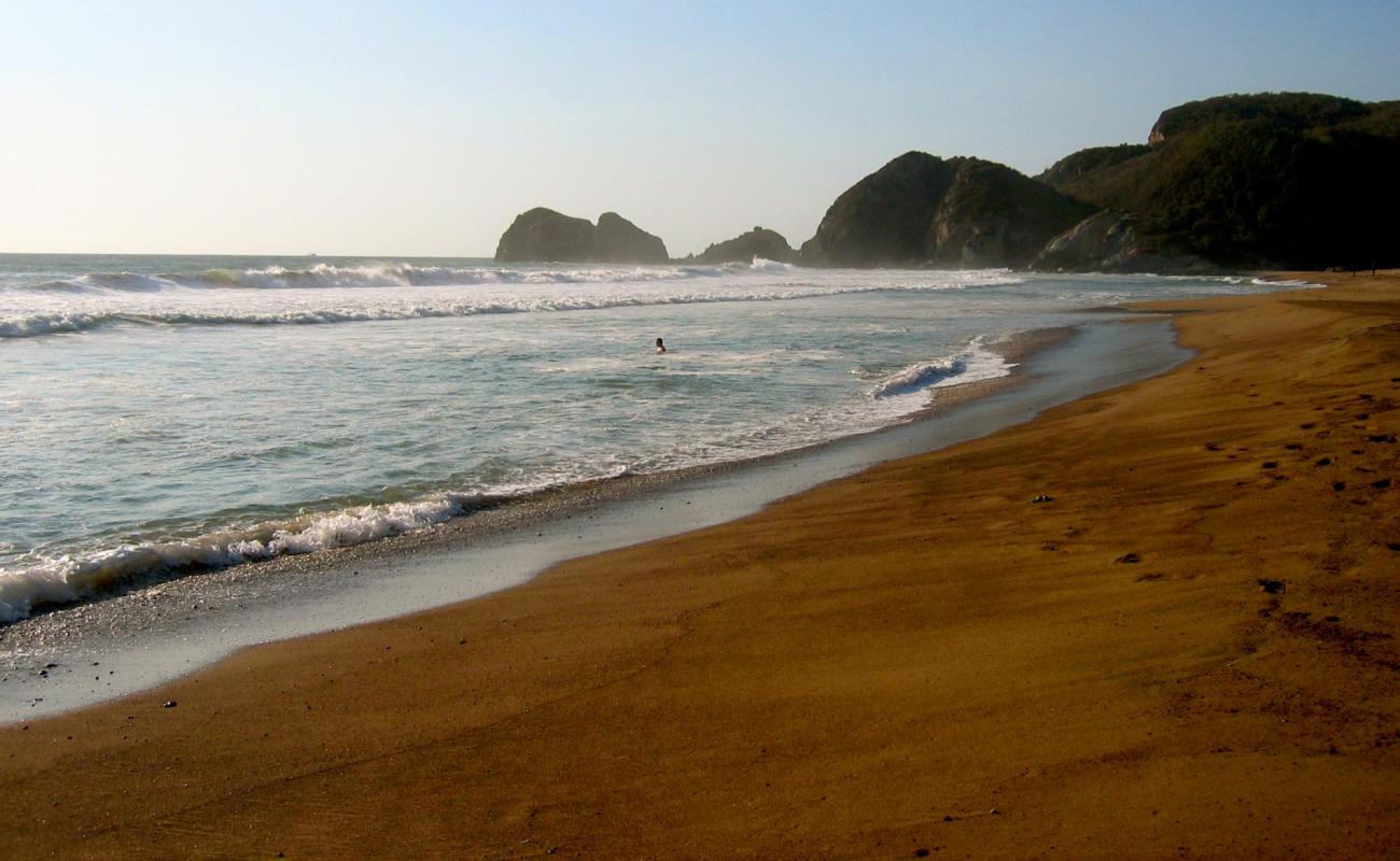 Arroyo Seco beach'in fotoğrafı gri kum yüzey ile