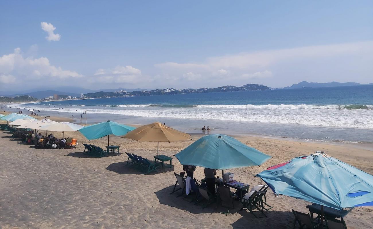 Manzanillo Colima'in fotoğrafı kahverengi kum yüzey ile