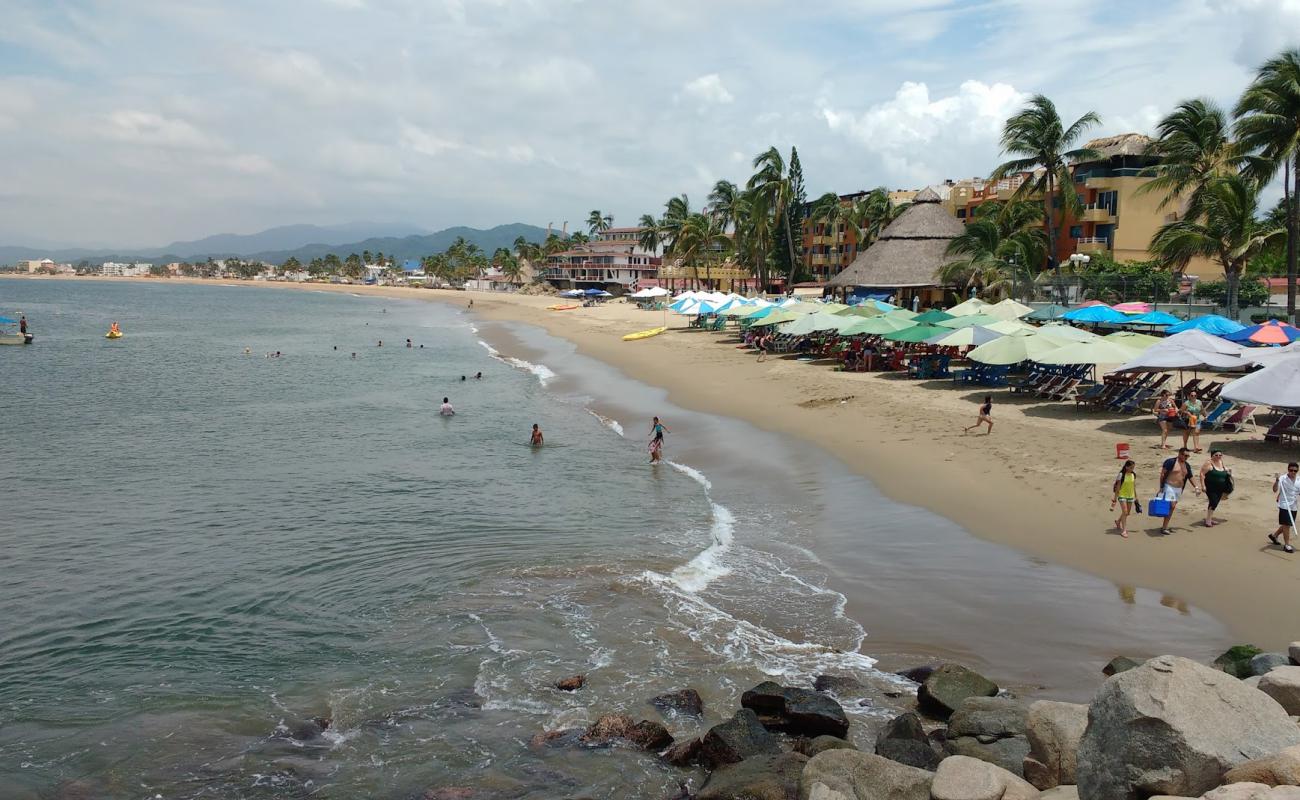 Playa Las Brisas'in fotoğrafı kahverengi kum yüzey ile