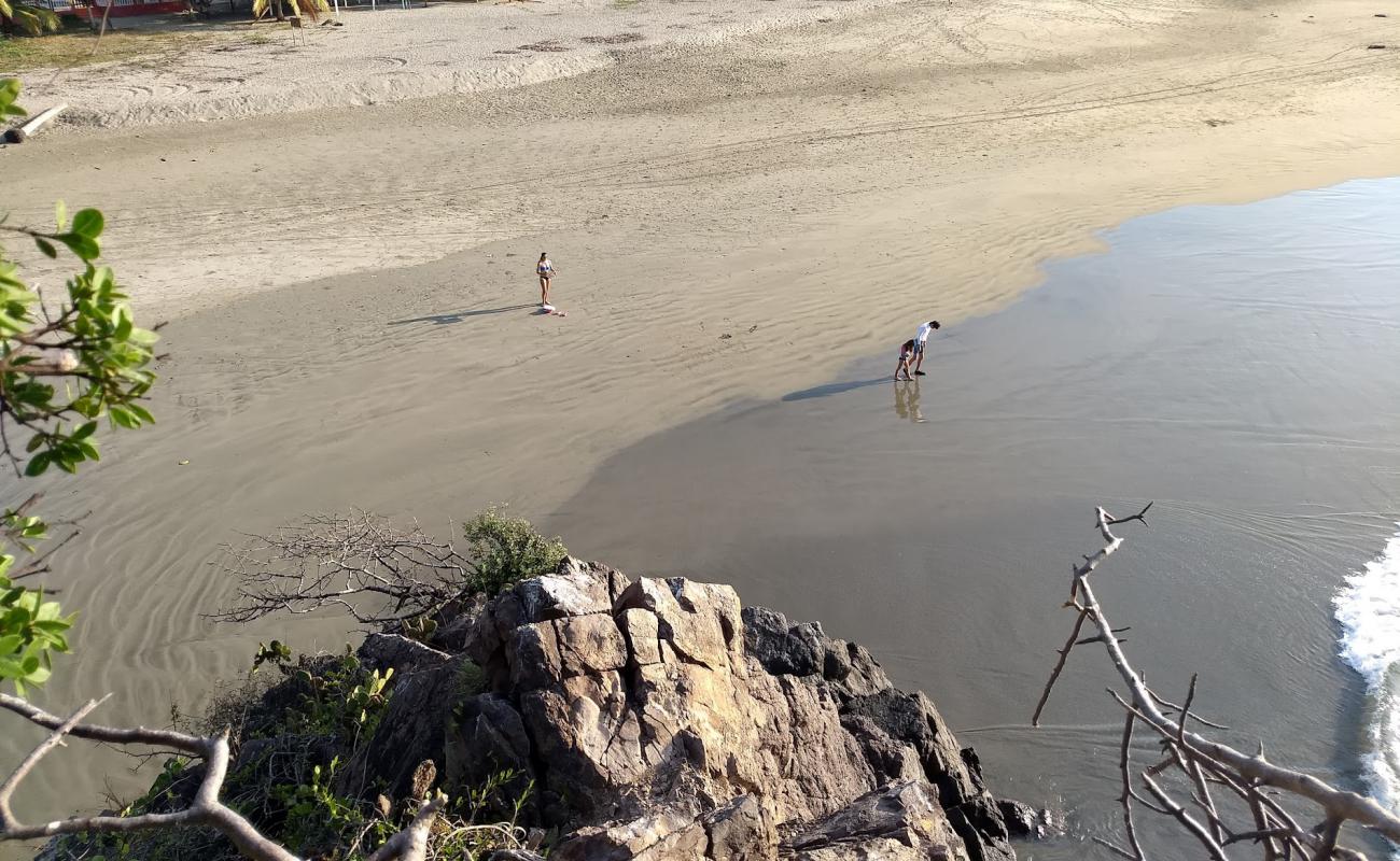 Playa Chuquiapan'in fotoğrafı kahverengi kum yüzey ile