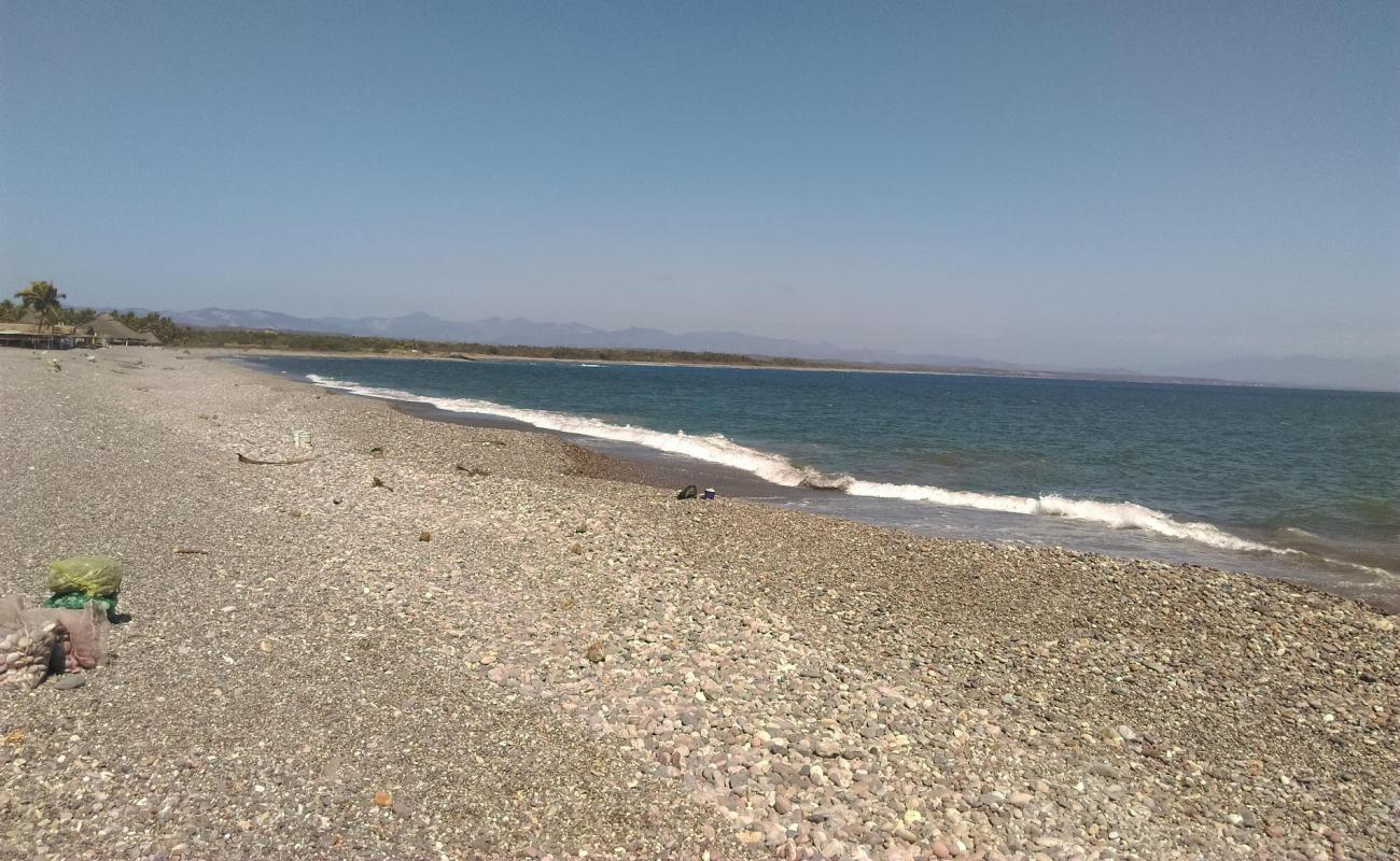 Bahia de Petacalco'in fotoğrafı gri kum ve çakıllar yüzey ile