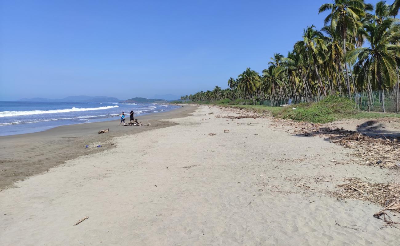 Linda Playa'in fotoğrafı kahverengi kum yüzey ile