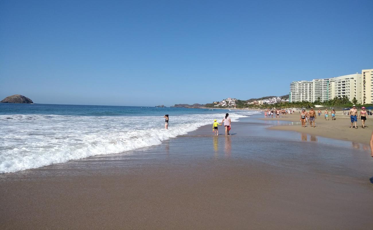 Playa Las Escolleras'in fotoğrafı i̇nce bej kum yüzey ile
