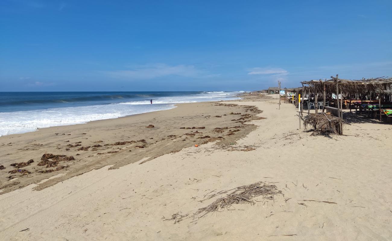 Playa Barra de Coyuca'in fotoğrafı açık bej kum yüzey ile