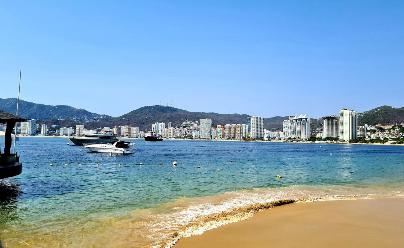 Playa del Secreto'in fotoğrafı parlak kum yüzey ile