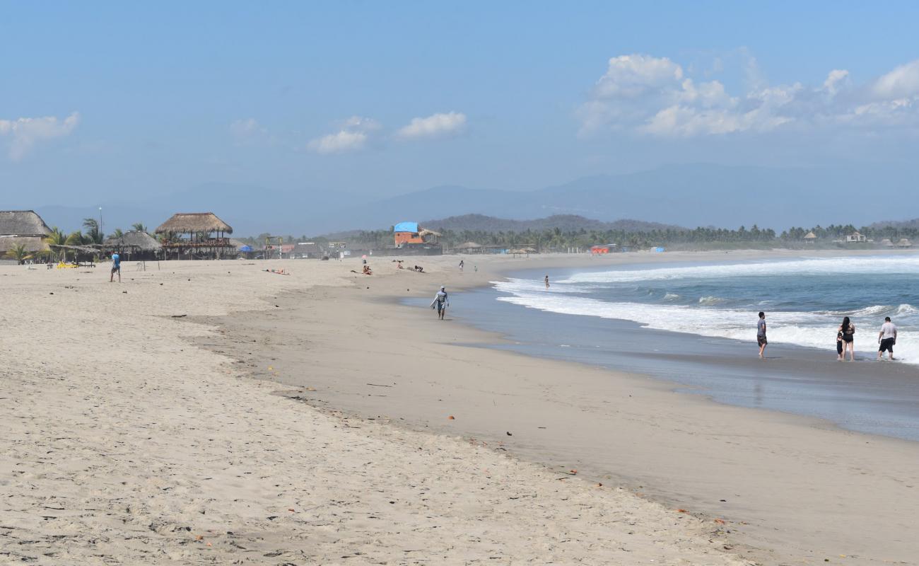 Playa de Chacahua'in fotoğrafı parlak kum yüzey ile