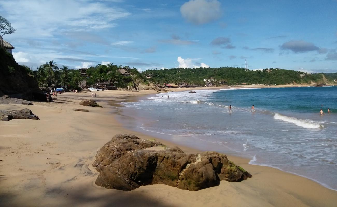 Playa Mazunte'in fotoğrafı parlak ince kum yüzey ile