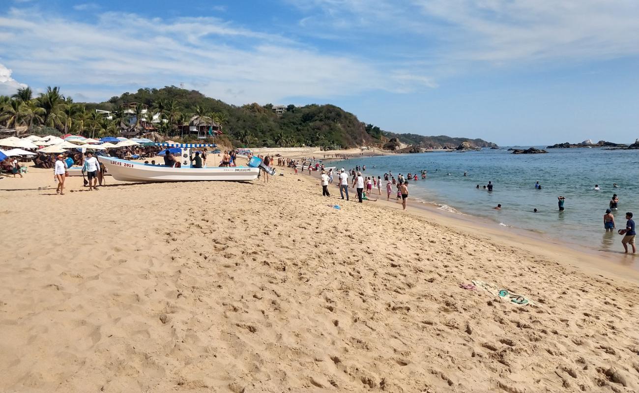 Playa Zipolite'in fotoğrafı i̇nce bej kum yüzey ile