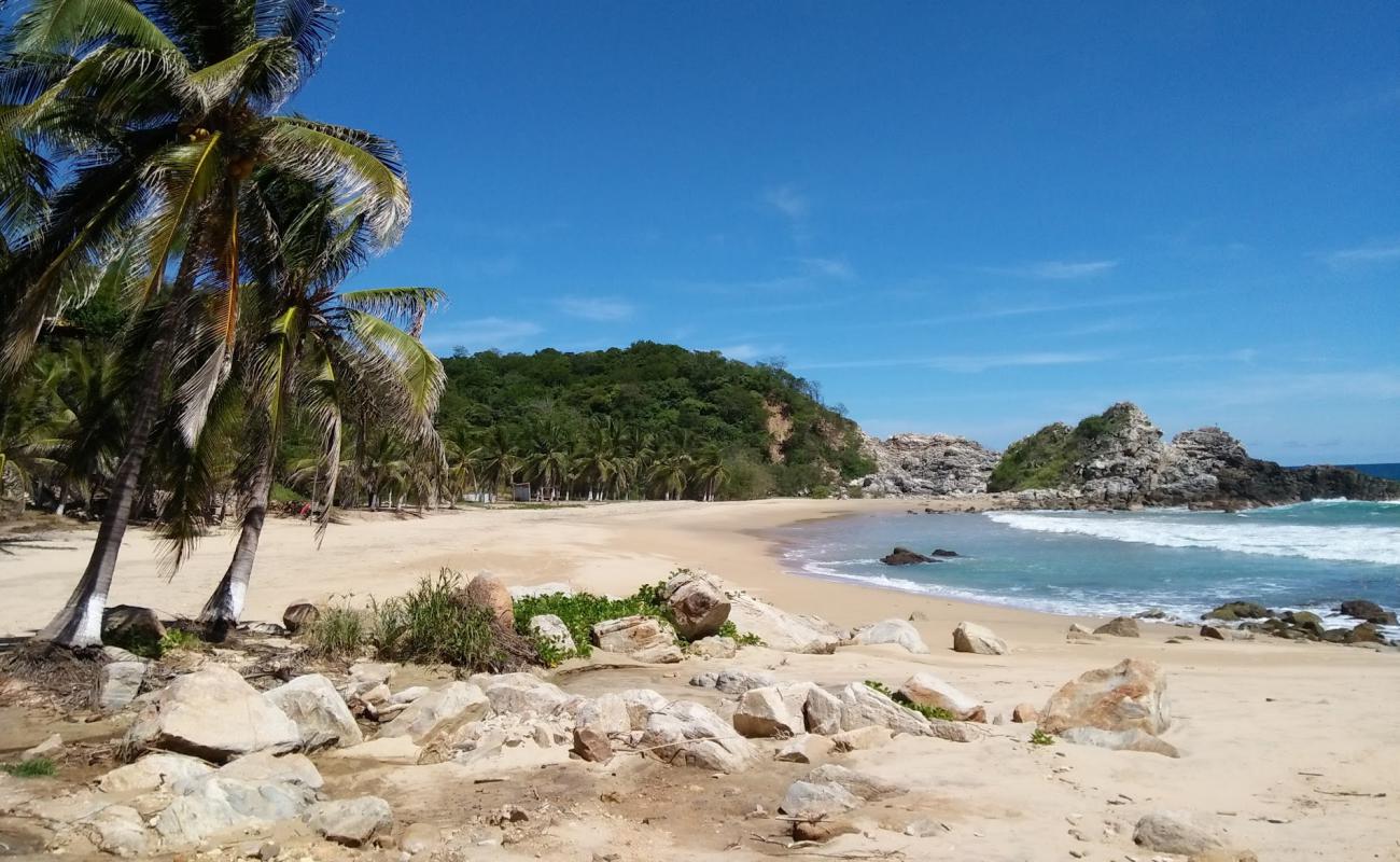 Tembo beach'in fotoğrafı parlak ince kum yüzey ile