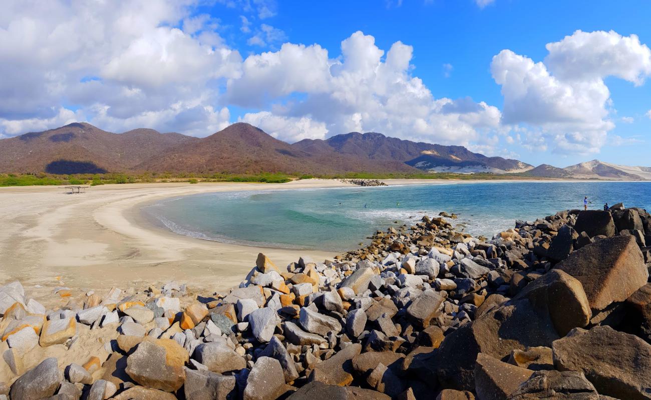Bamba beach'in fotoğrafı gri kum yüzey ile