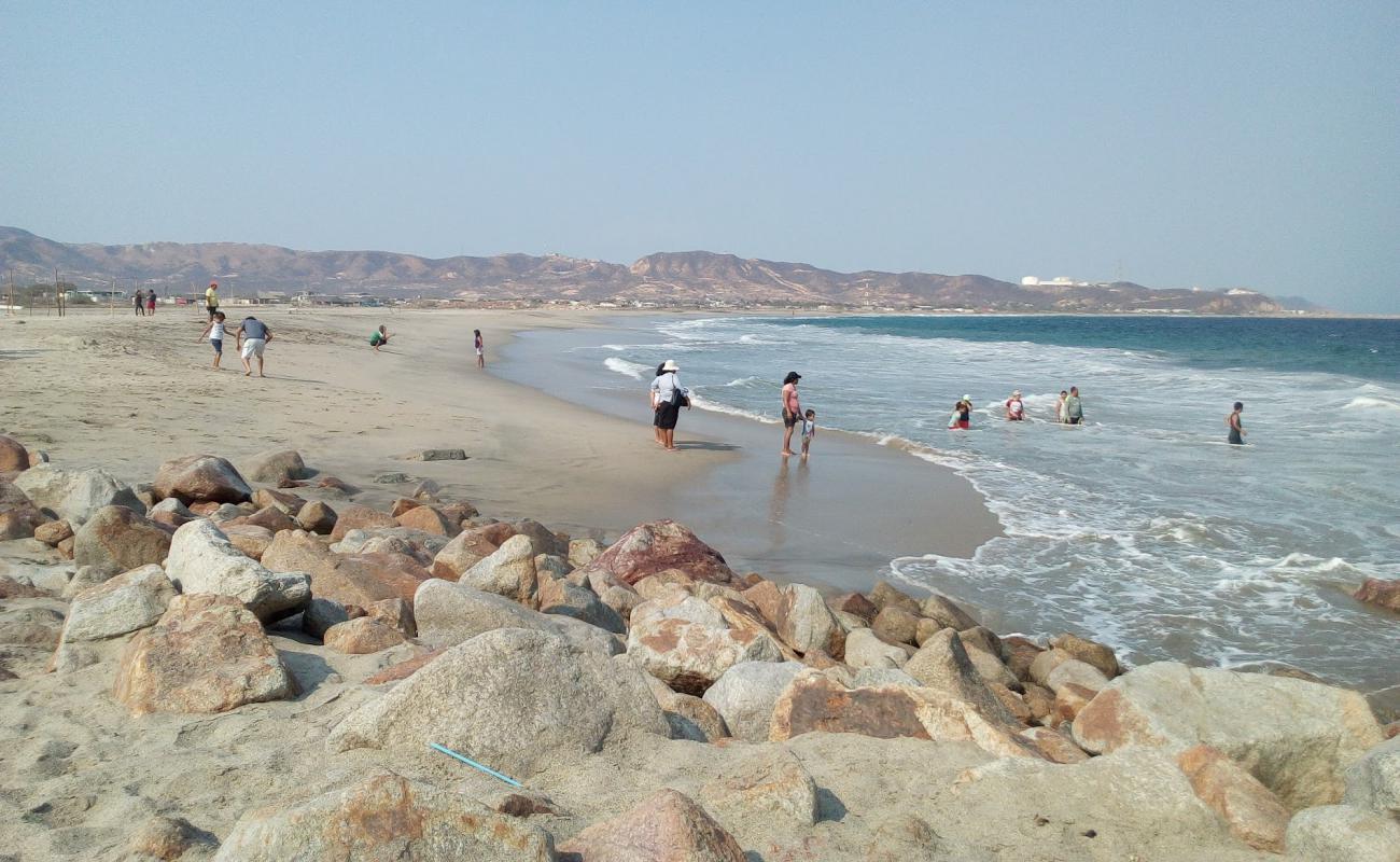 Las Escolleras beach'in fotoğrafı gri kum yüzey ile