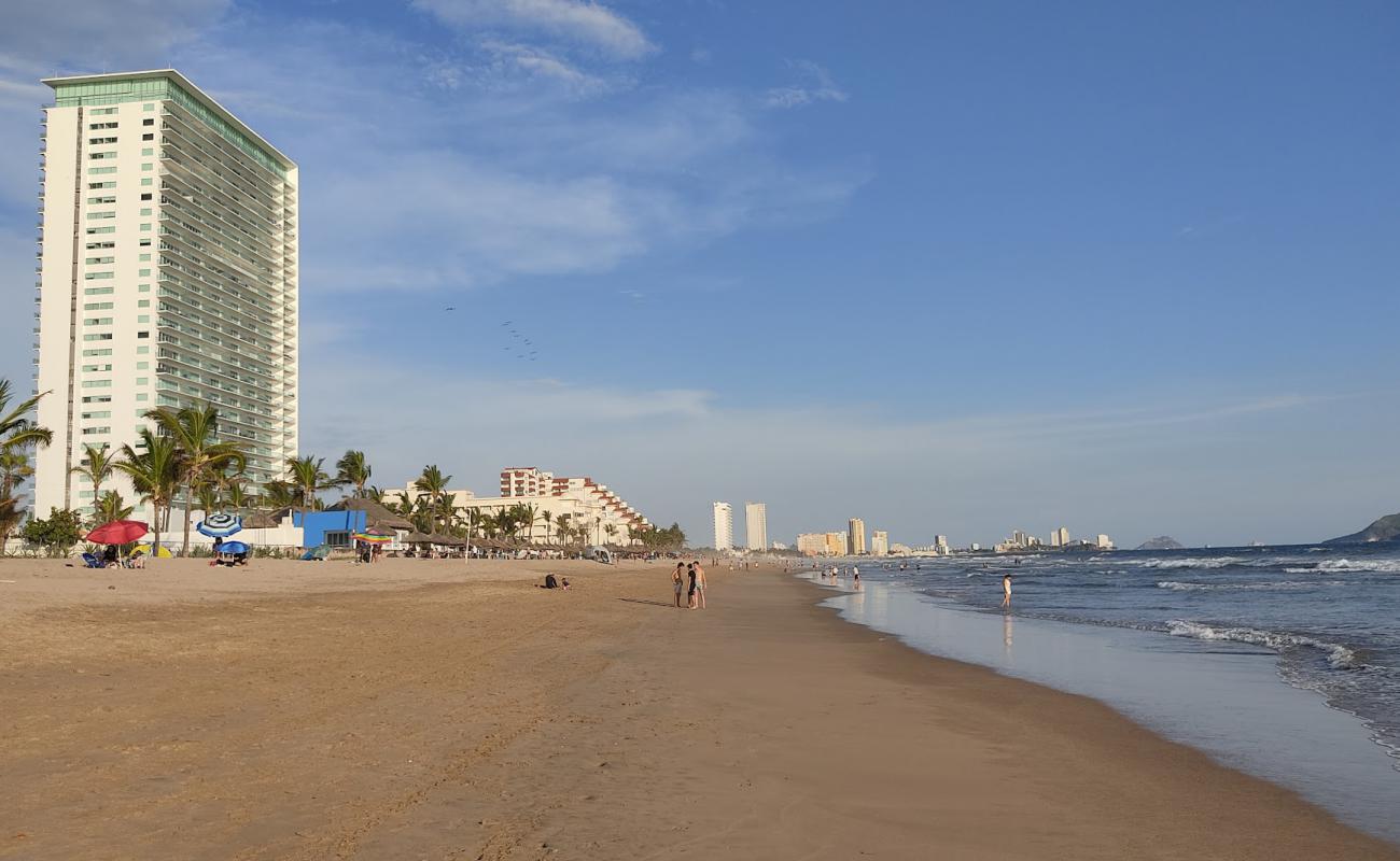Mazatlan Plajı'in fotoğrafı açık bej kum yüzey ile