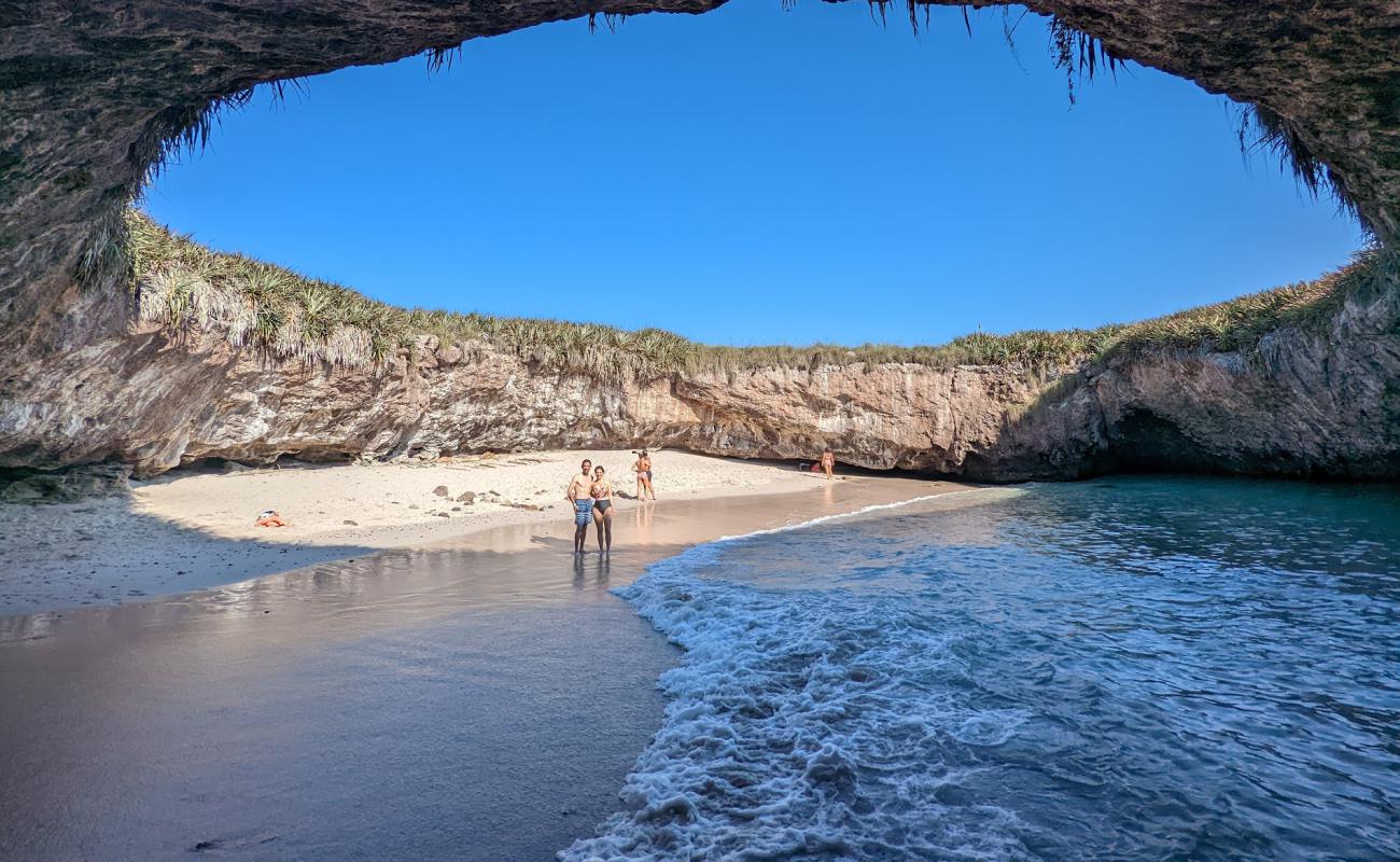 Playa del Amor (Hidden beach)'in fotoğrafı açık bej kum yüzey ile