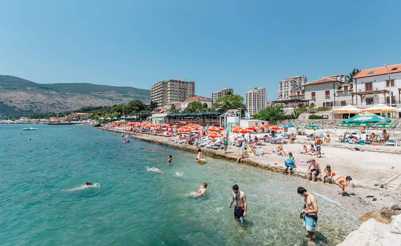 Stara Banja'in fotoğrafı gri ince çakıl taş yüzey ile