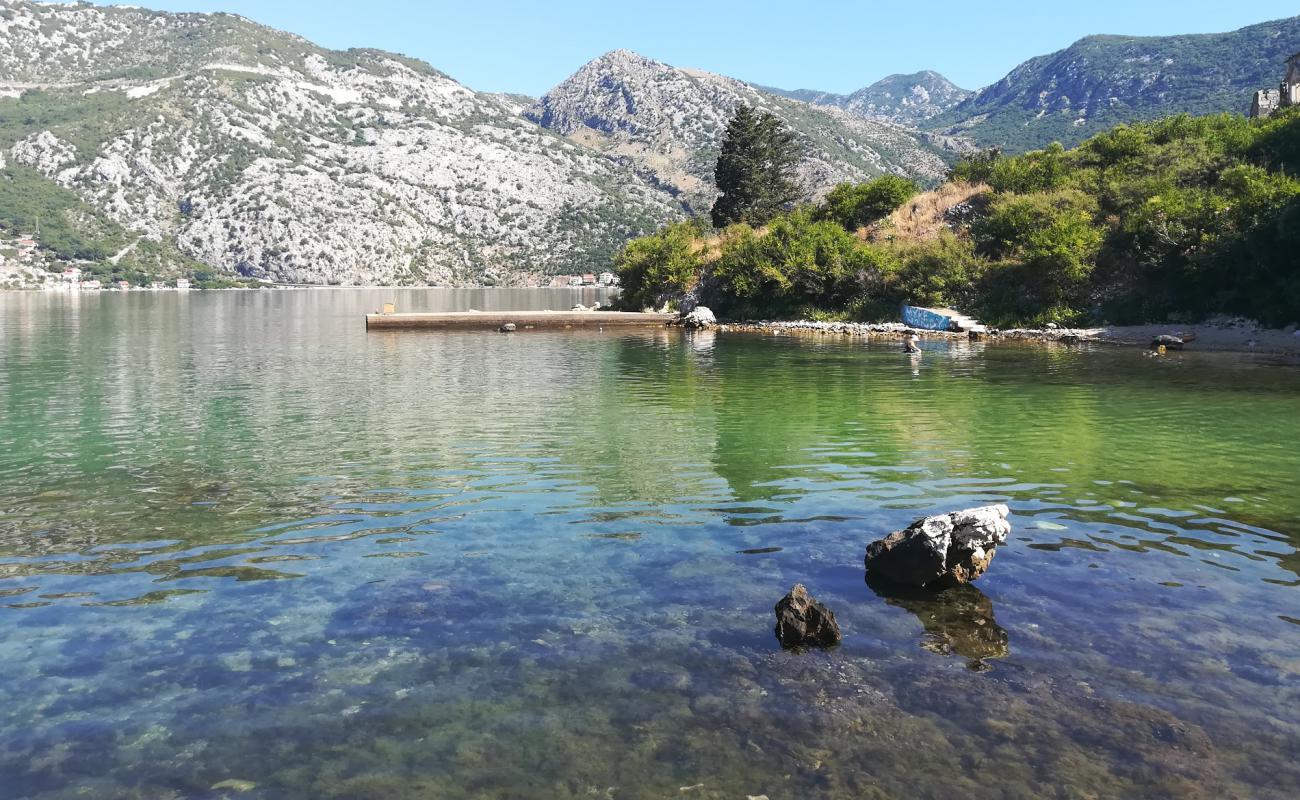 Bol'nichnyy Plyazh'in fotoğrafı bej kum ve çakıl yüzey ile